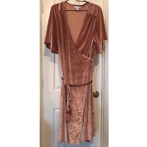 ❤️‍🔥 Crushed velvet Wrap dress- 1X!